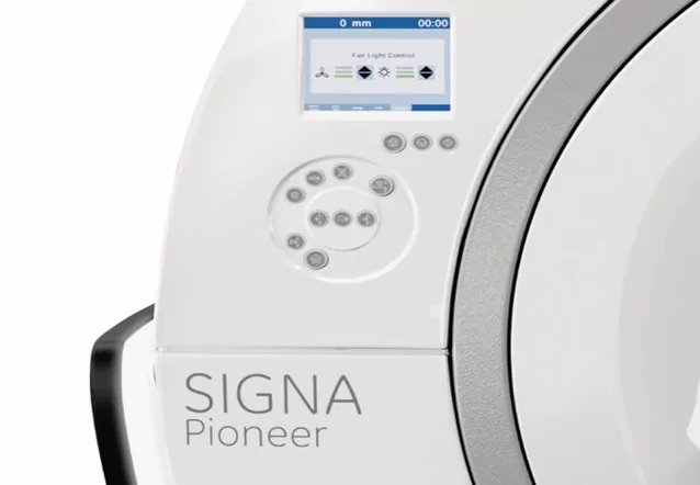 Дихайте вільно
З технологіями SIGNA Pioneer є можливість проводити повне дослідження черевної порожнини при вільному диханні, мінімізуючи артефакти руху пацієнта, включно з МР-динамічним контрастуванням.

